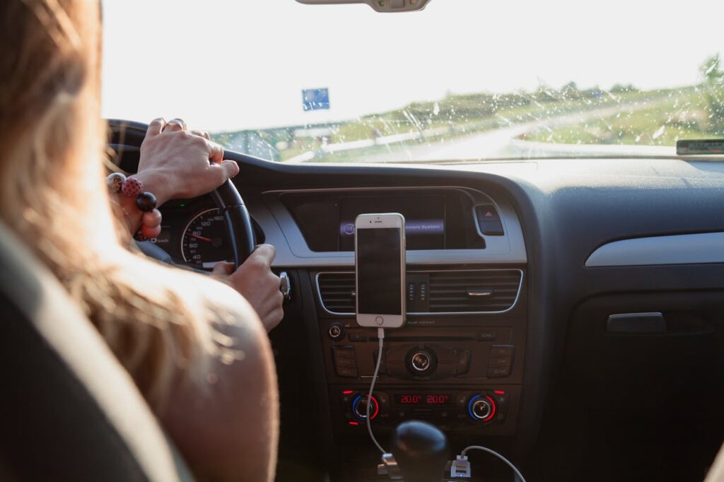 Veilig en makkelijk onderweg met een telefoonhouder voor de auto van Action